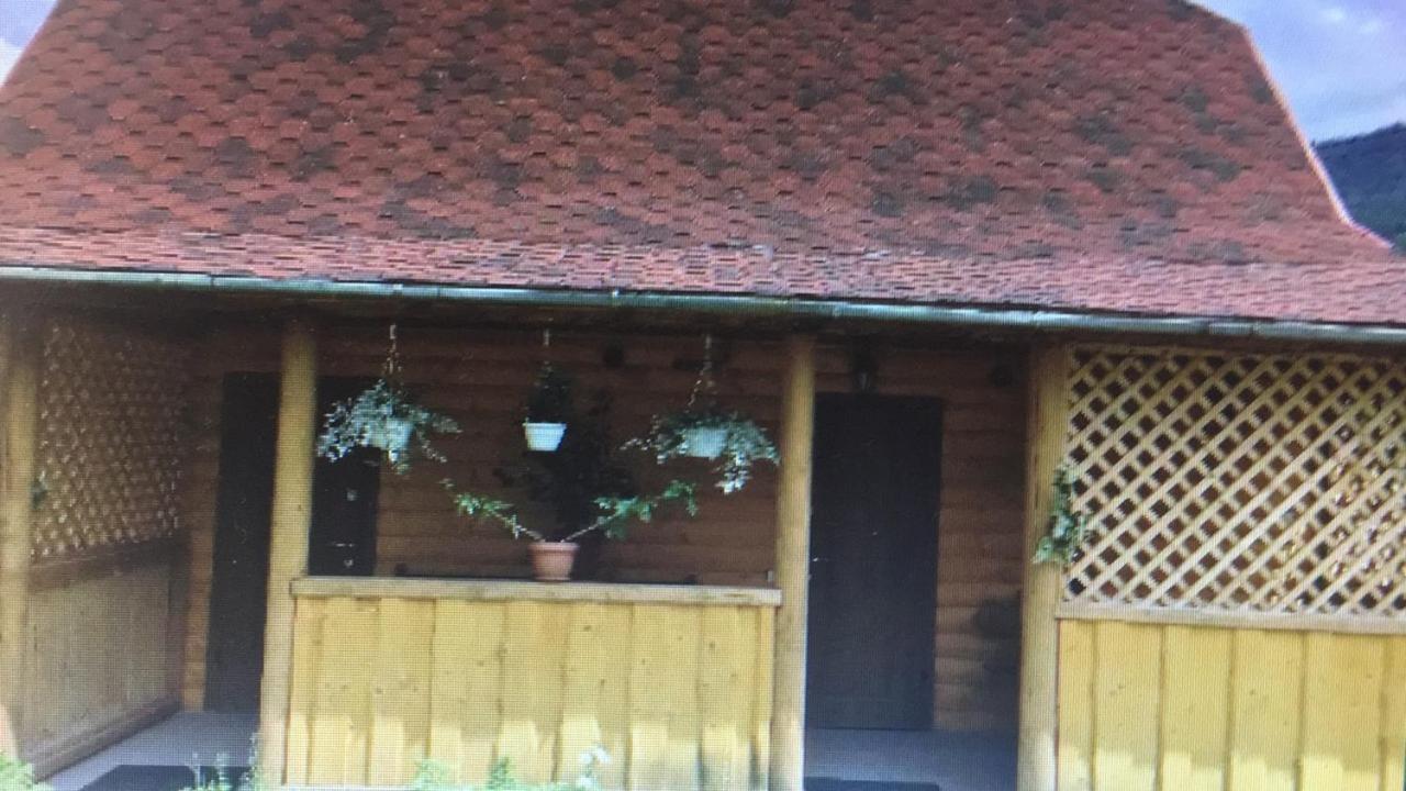 Хатинка Hotel Iaremcea Exterior foto